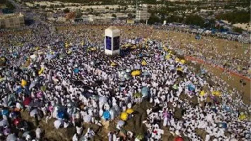 أول أيام العيد.. ضيوف الرحمن يتوجهون لرمى جمرة العقبة الكبرى
