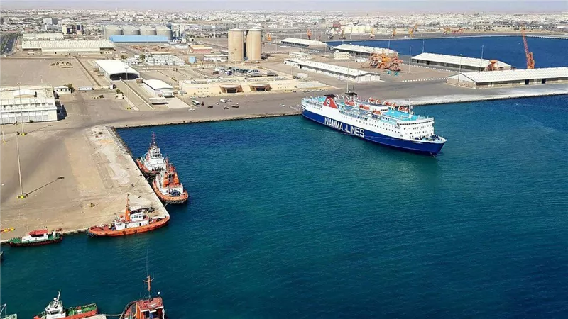 انتظام العمل بموانئ البحر الاحمر وتداول 266 شاحنة