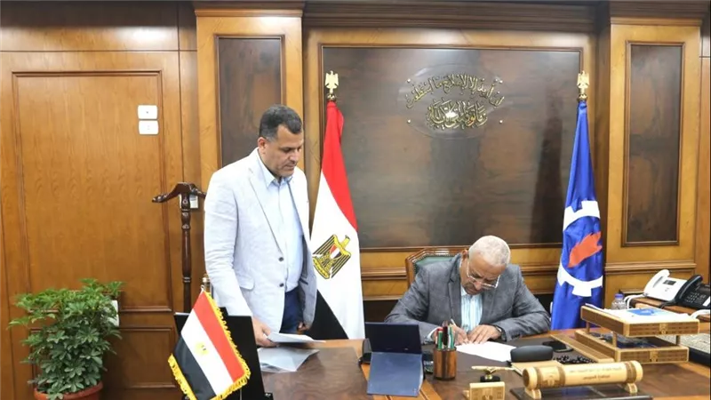 محافظ السويس يعتمد تنسيق التعليم الثانوي العام والفني 