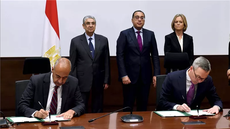 مدبولي يشهد توقيع اتفاقية لتخصيص قطعة أرض لشركة 