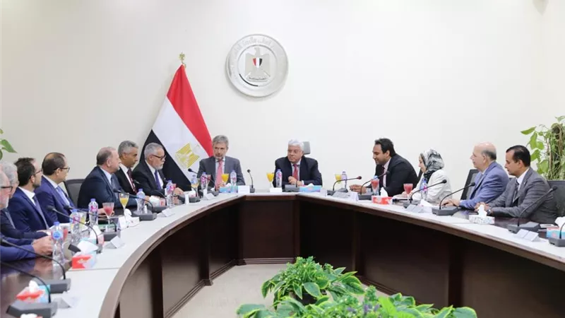 وزير التعليم العالي يبحث آليات التعاون العلمي مع السفير الإيطالي ووفد جامعتي لويجي فانفيتيلي ونابولي فيديريكو الثاني الإيطاليتين