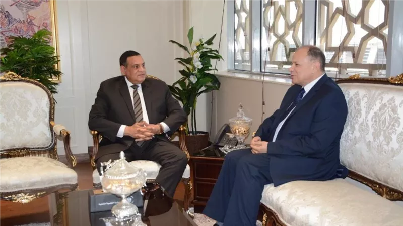 وزير التنمية المحلية يتابع مع محافظ أسيوط معدلات تنفيذ مشروعات 