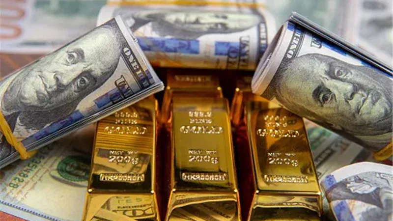 بعد رفع سعر الفائدة.. بشائر بشأن أسعار الذهب والدولار 