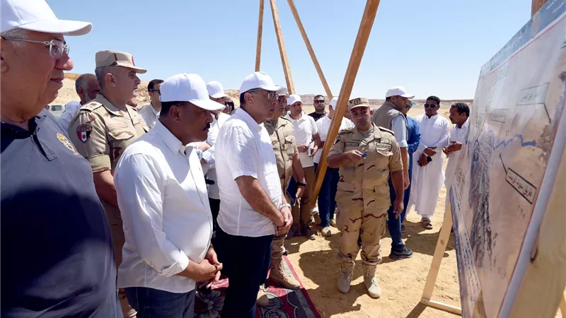 رئيس الوزراء يصل سيوة ويتفقد مكونات مشروع تطوير منظومة إدارة الري والصرف بالواحة