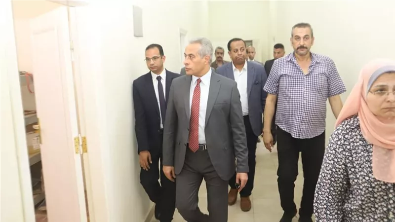 وزير العمل يتفقد المركز القومي للسلامة والصحة المهنية 