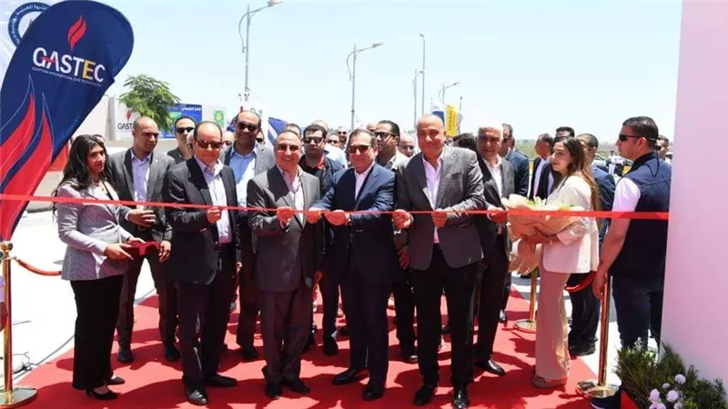 وزير البترول برفقة المحافظ يفتتح محطة وقود متكاملة بالإسكندرية 
