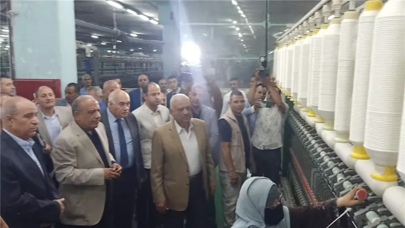 وزير قطاع الأعمال يتفقد شركة مصر ـ إيران بالسويس للوقوف على أعمال التطوير