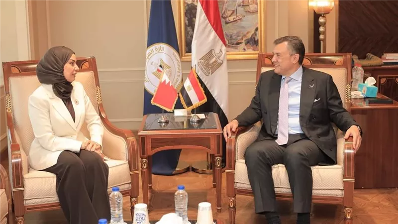 وزير السياحة والآثار يلتقي بسفيرة البحرين بالقاهرة 