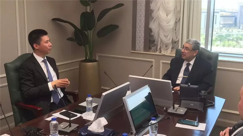 وزير الكهرباء يستقبل رئيس شركة Longi الصينية