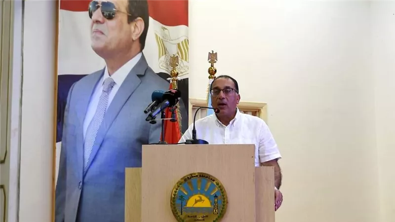 رئيس الوزراء يعلن انتهاء المرحلتين من مشروع معالجة مشكلة مياه الصرف الزراعي بالواحة