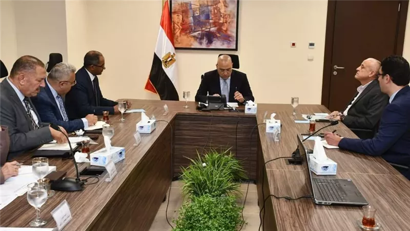 وزير الإسكان يناقش تعديل الكود المصري لاشتراطات الحماية المدنية