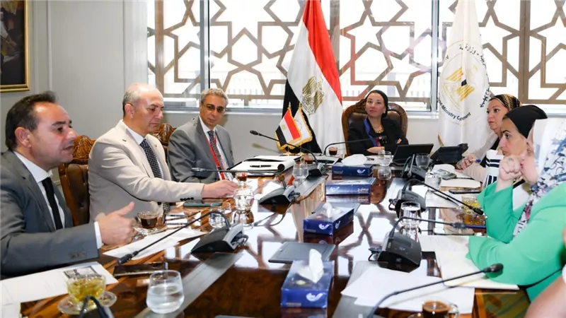 وزيرة البيئة والمنسق الوزارى ومبعوث مؤتمر المناخ cop27 تناقش آخر مستجدات مؤتمر المناخ COP28 بالإمارات