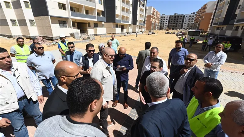 وزير الإسكان يتفقد 5328 وحدة سكنية جار تنفيذها بالمبادرة الرئاسية