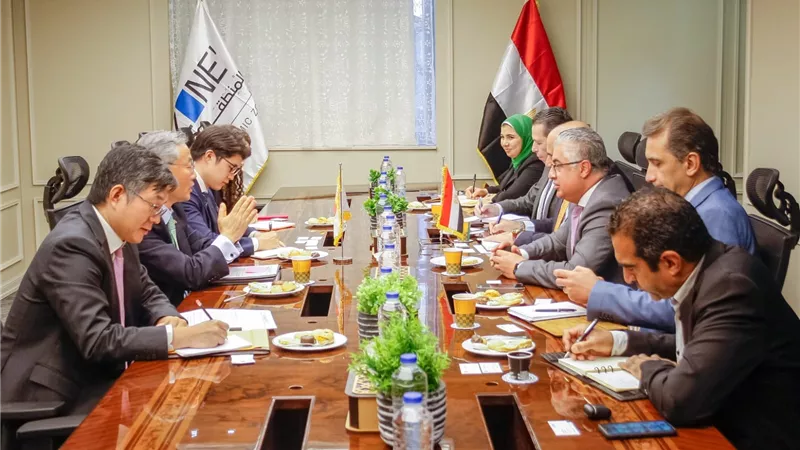 رئيس المنطقة الاقتصادية لقناة السويس يستقبل السفير الكوري الجديد لبحث ملفات التعاون المشترك