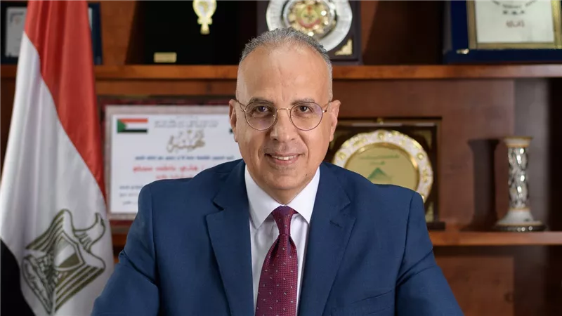وزير الري يتابع إجراءات التحول لنظم الرى الحديث في مزارع قصب السكر