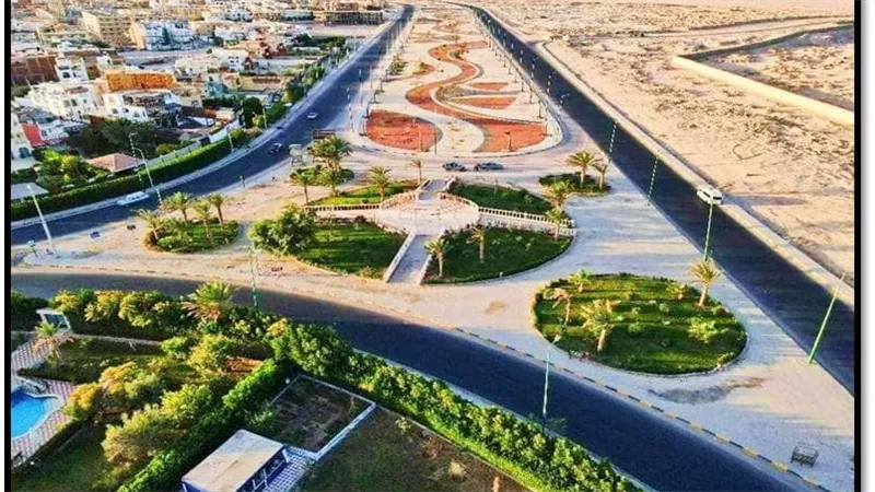 وزير الإسكان ومحافظ البحر الأحمر يتفقدان مشروع تطوير طريق المطار بمدينة الغردقة 