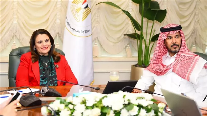 وزيرة الهجرة والملحق العمالي السعودي يوضحان حقوق وواجبات العمالة المصرية