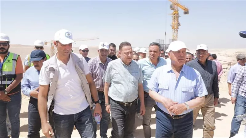 وزير النقل يتفقد مواقع العمل بالخط الأول من شبكة القطار الكهربائي السريع