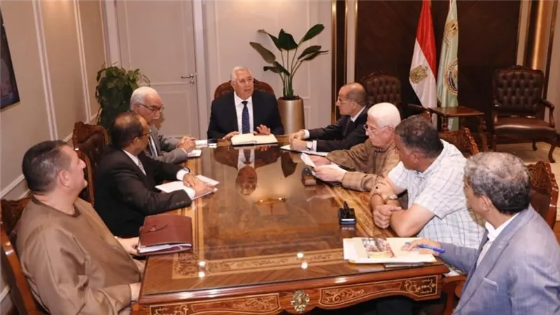 وزير الزراعة يشدد على المرونة في صرف الأسمدة على المزارعين 
