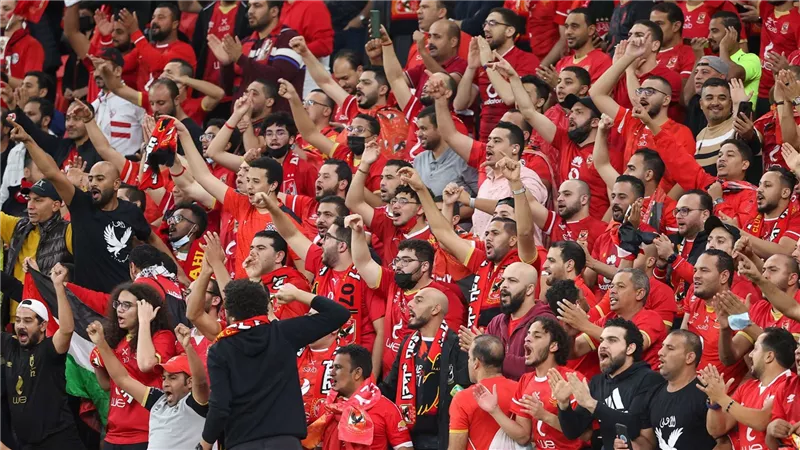 للاحتفال.. الأهلي يطلب السعة الكاملة للجمهور في مباراة حرس الحدود