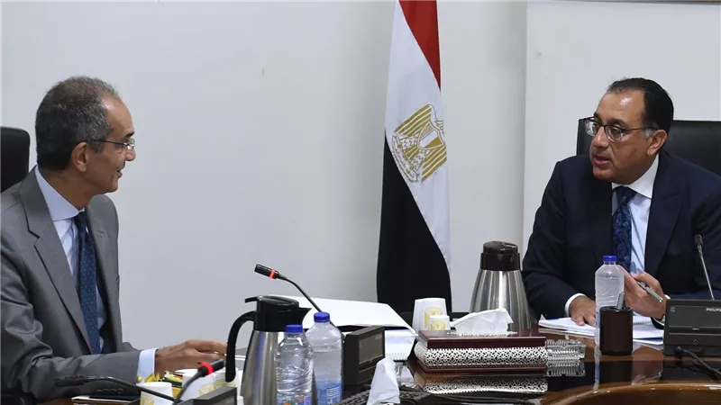رئيس الوزراء يتابع مع وزير الاتصالات استراتيجية مصر الرقمية لصناعة التعهيد