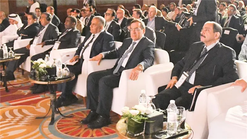 وزير البترول يعقد جلسة مباحثات مع شركات عالمية عاملة في تعدين الذهب بمصر