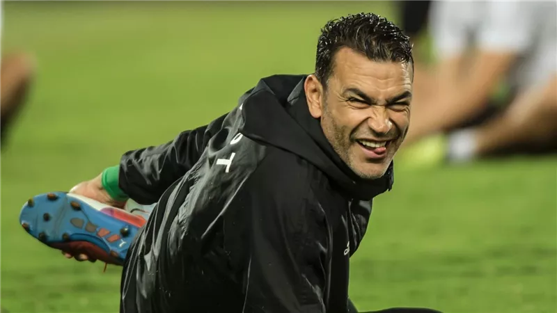 مفيش مبادئ.. عصام الحضري يسخر من الأهلي بعد صفقة إمام عاشور