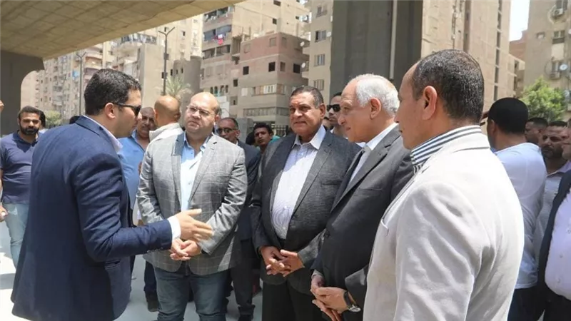 وزير التنمية المحلية ومحافظ الجيزة يفتتحان موقف سرفيس المريوطية الجديد 