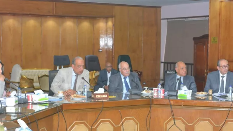 وزير قطاع الأعمال يتابع الموقف التنفيذي للمصانع الجديدة في إطار المشروع القومي لتطوير صناعة الغزل والنسيج 