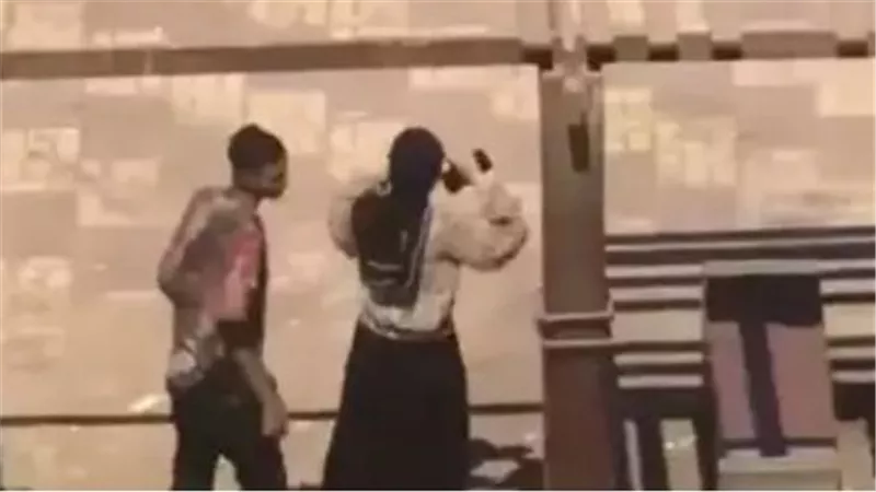 شاهد| فيديو فاضح على كورنيش النيل.. مدته دقيقة و 45 ثانية