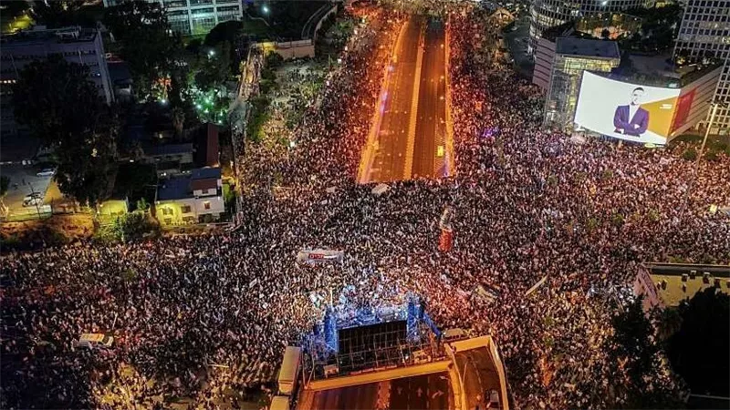 330 ألف في تل أبيب.. احتشاد مئات الآلاف من المتظاهرين في جميع أنحاء إسرائيل