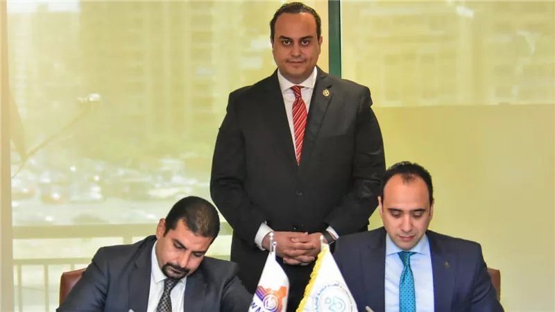 رئيس الرعاية الصحية يشهد توقيع بروتوكول تعاون مع شركة نيوماستر للأنشطة الطبية 