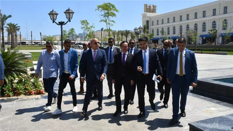 وزير الإسكان يصطحب نائب رئيس الوزراء الفيتنامي فى جولة بمدينة العلمين الجديدة