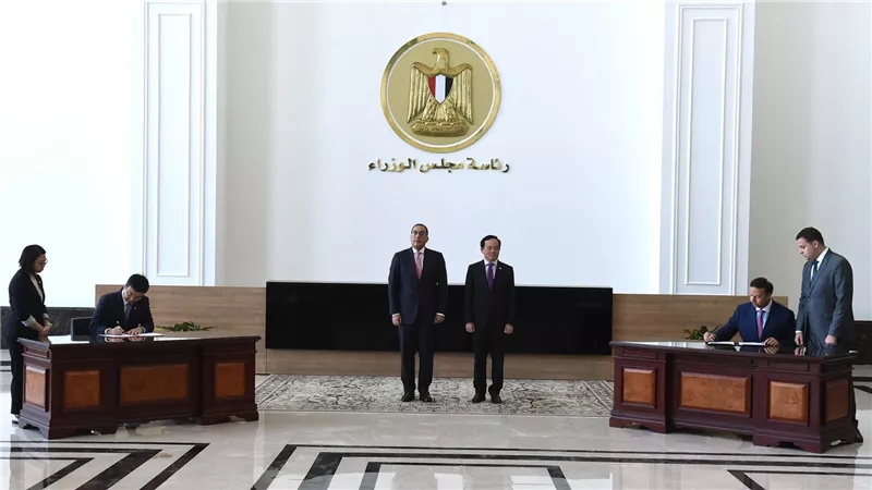 رئيس الوزراء يشهد توقيع مذكرة تفاهم بين البنك المركزي المصري ونظيره الفيتنامي 