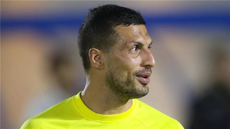 طارق حامد أساسيًا.. بنزيما يقود هجوم اتحاد جدة أمام الترجي