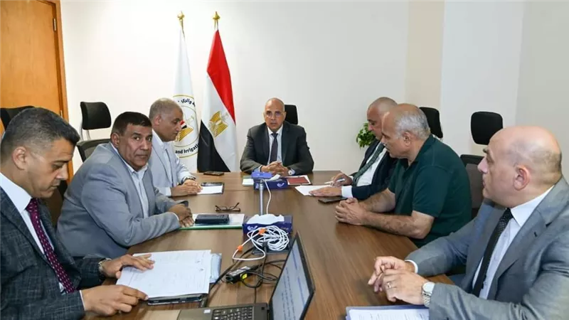 وزارة الرى تناشد المواطنين بعدم إلقاء أى مخلفات فى المجارى المائية