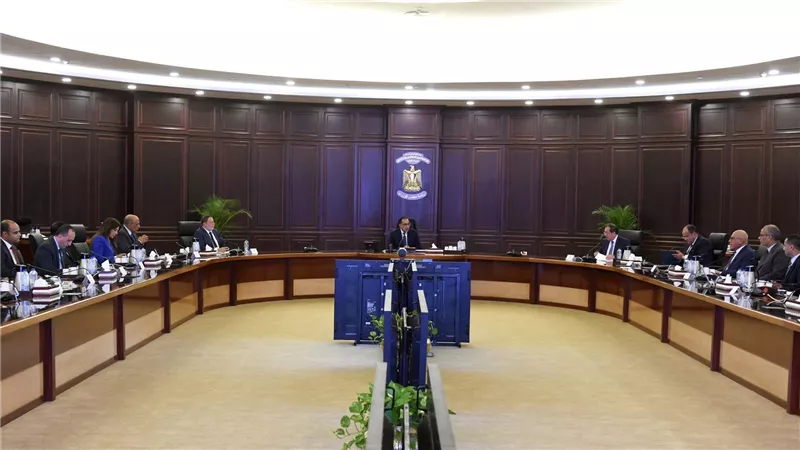 رئيس الوزراء يتابع خطوات إنشاء مجمع إنتاج 