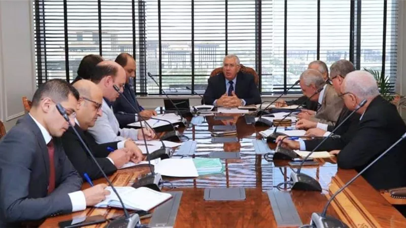 وزير الزراعة يبحث آليات دعم صغار المزارعين