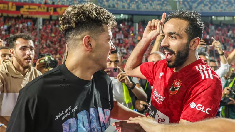 بالفيديو.. إمام عاشور يغني لـ الأهلي أنا نادي القرن في القارة هو ناديا