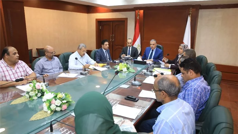 محافظ سوهاج يعقد اجتماعا لمناقشة موقف عدد من المشروعات بمركز المنشاة