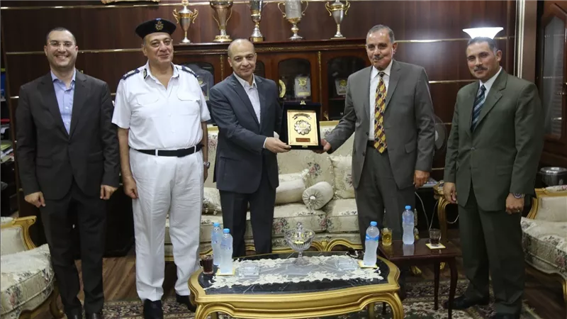 محافظ كفر الشيخ يكرم مدير الأمن السابق