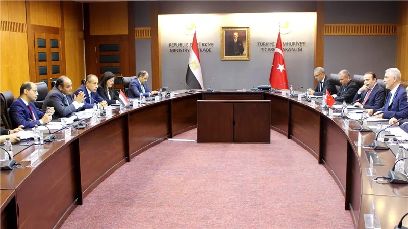 وزير التجارة والصناعة ونظيره التركي يتفقان على خارطة طريق لتعزيز العلاقات الاقتصادية الثنائية