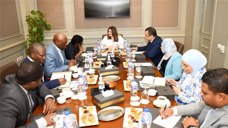 وزيرة الهجرة تستقبل مدير إدارة الهجرة نائب وزير الداخلية بزيمبابوي