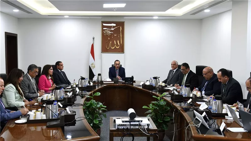 رئيس الوزراء يتابع مخططات المنطقة الاستثمارية بـ