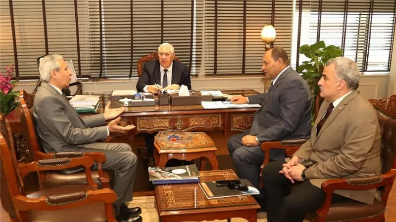 وزير الزراعة يتابع تنفيذ تكليفات القيادة السياسية بتنمية الثروة السمكية والبحيرات وزيادة الإنتاجية من الأسماك