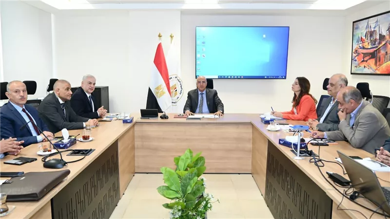وزير الري يستعرض إجراءات حماية وتطوير البحيرات الشمالية والحفاظ على إتزانها المائى والبيئى