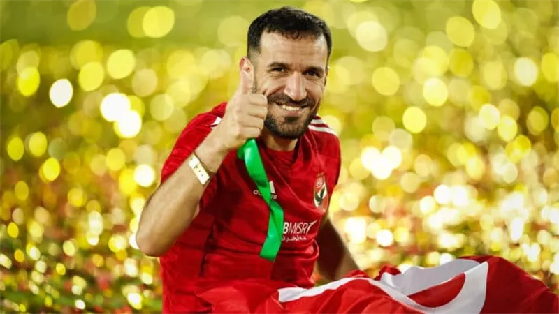 أبرزها الهلال السعودي.. 4 أندية تتنافس على ضم علي معلول