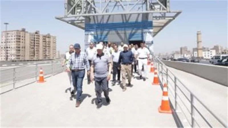 وزير النقل يوجه بتسليم من يلقى القمامة على الطريق الدائرى للنيابة العسكرية