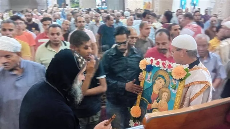 العذراء مريم بالسويس تحتشد بالمصلين في أول أيام النهضة الروحية