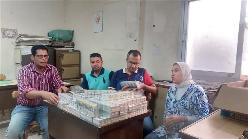 تموين غرب والجمرك تضبط سجائر محلية بدون فواتير 